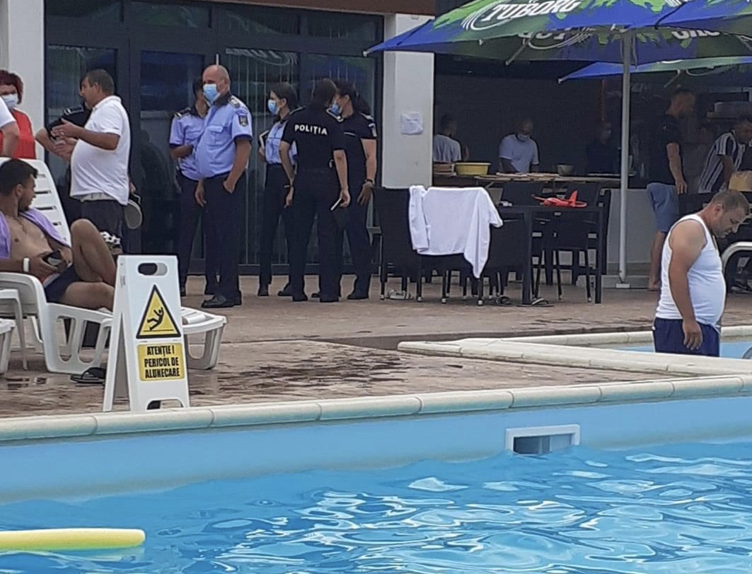 Aproape 100 de amenzi in urma controalelor la terasele si piscinele din Vaslui